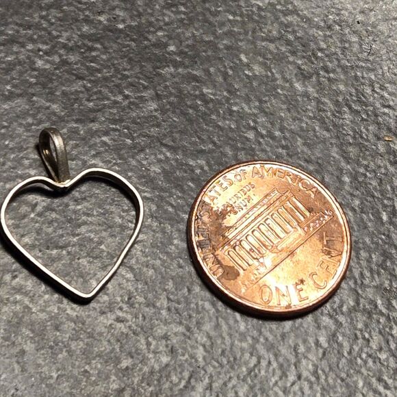 Dainty Wire Heart Sterling Silver Pendant - Picture 4 of 4